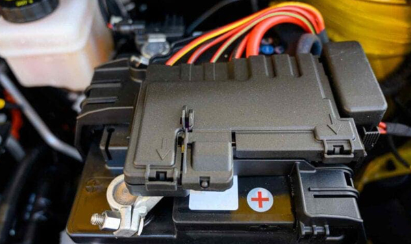 Auxiliary Battery Replacement – UK Hybrid Automotive