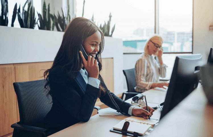 15 Admin Assistant Interview Questions and Answers (UK 2025)