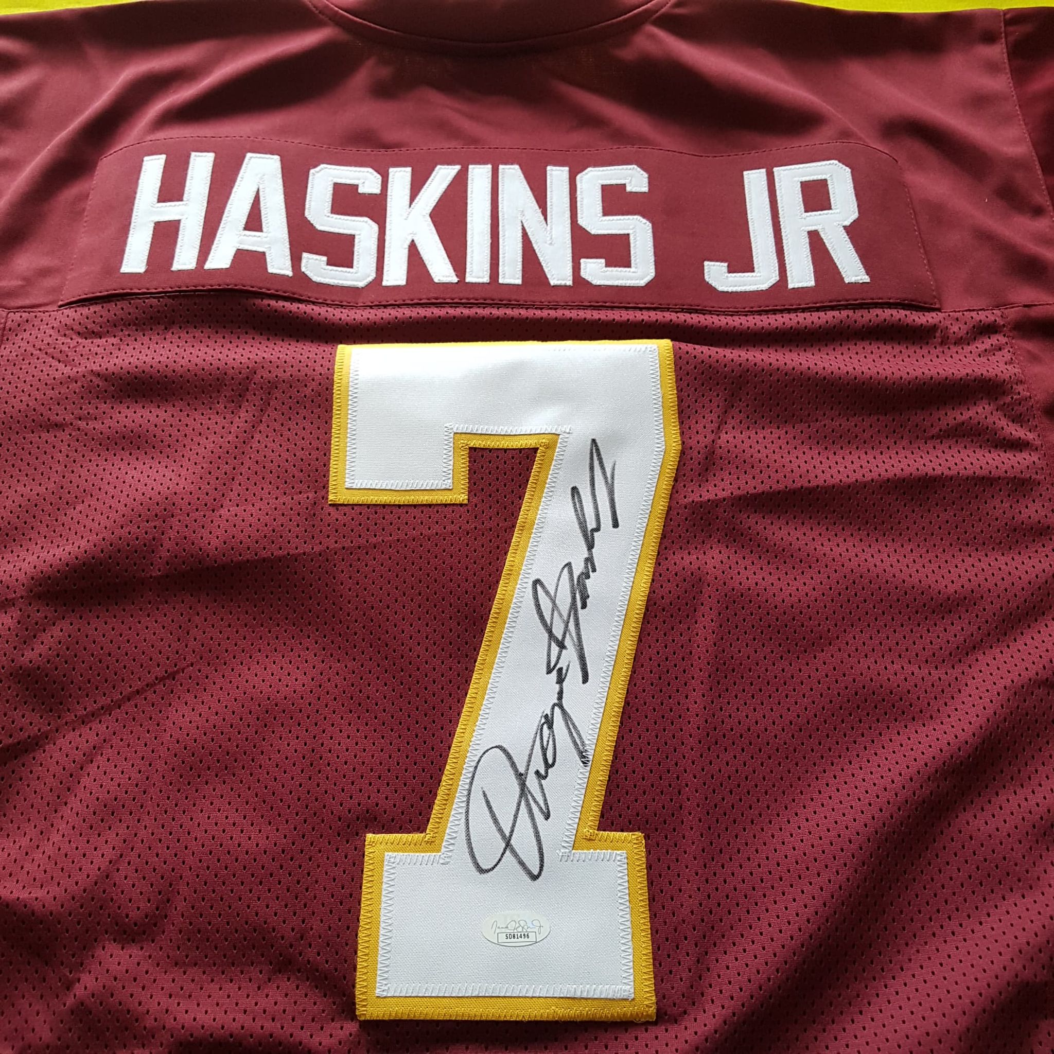 Dwayne Haskins Washington Quarterback Signed Jersey (JSA Certificate of Authenticity) UK
