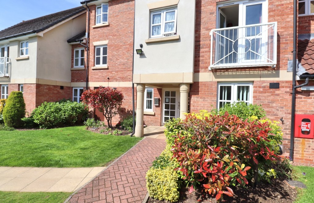 1 bedroom Ground Floor Flat Ullyotts