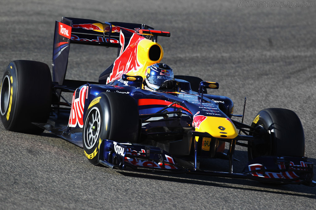 2011 Red Bull Racing RB7 Renault - Images, Specifications and Information