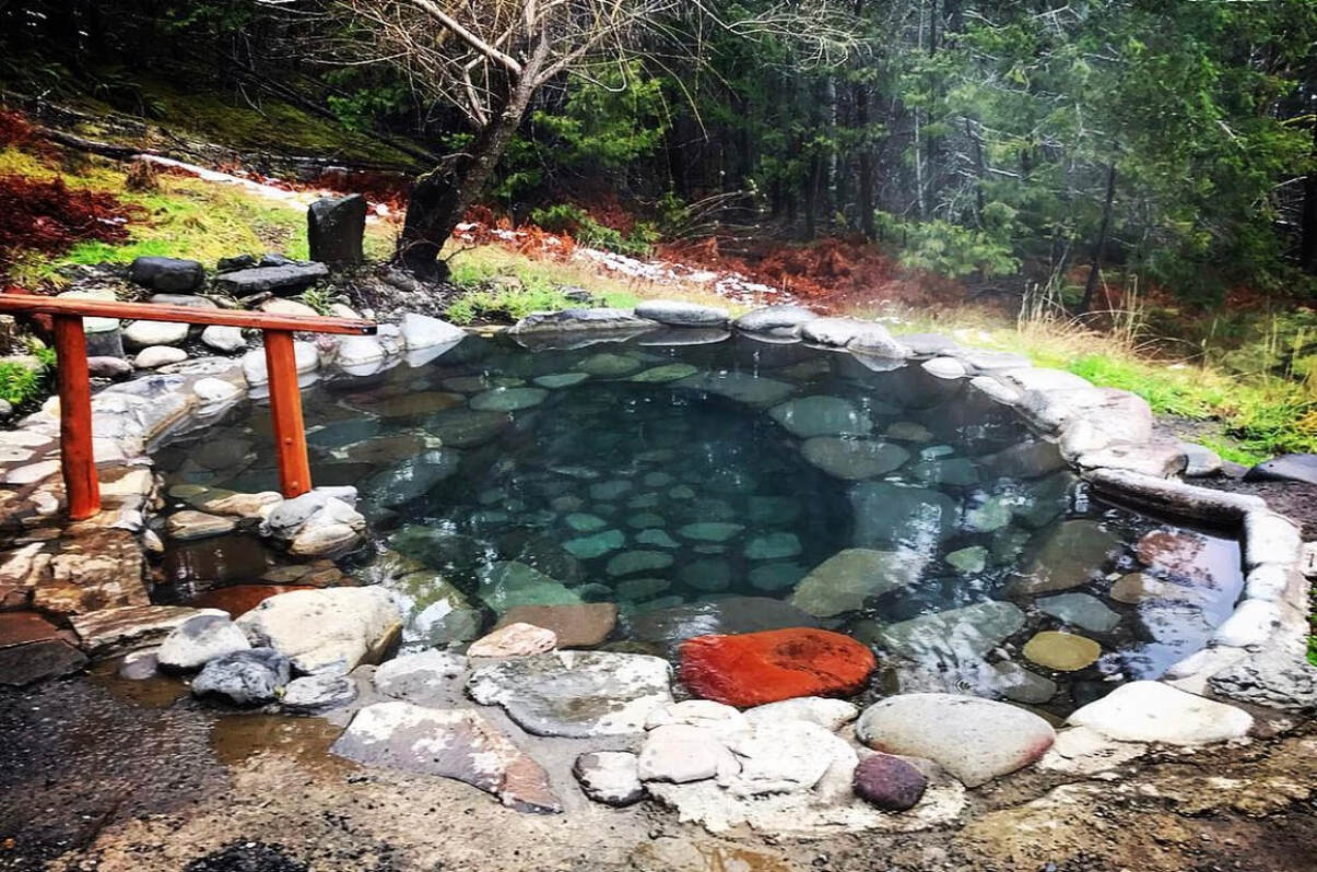 Breitenbush Hot Springs ULTIMATE HOT SPRINGS GUIDE