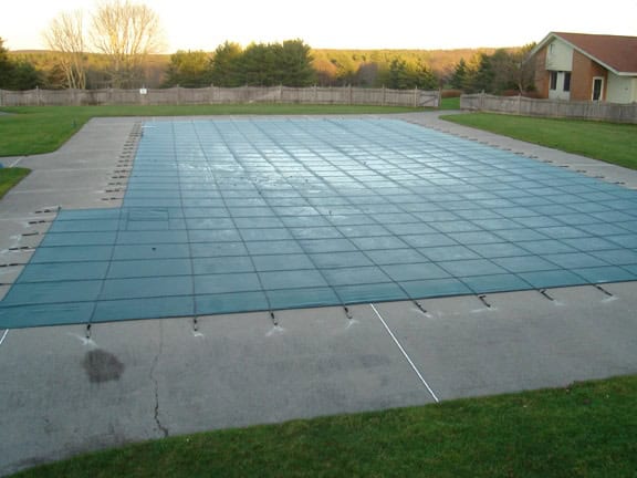 LOOPLOC Rectangle Safety Cover (Flush Right) Ultra Modern Pool & Patio