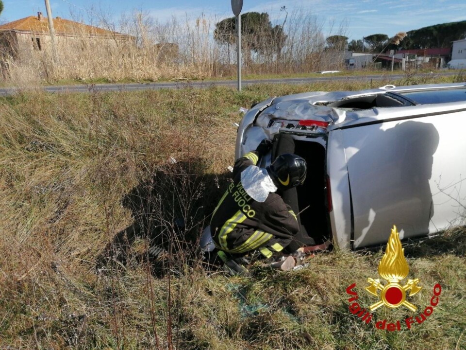 Incidente a Castiglione, auto fuori strada, due feriti estratti