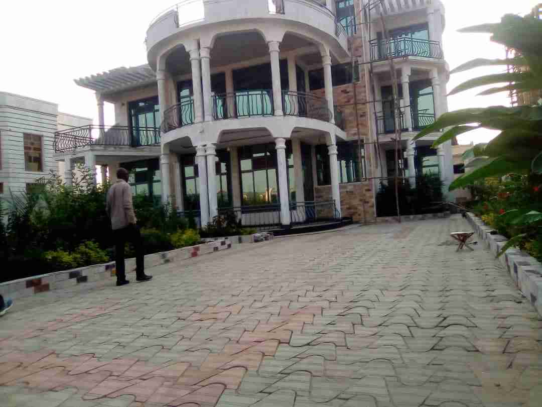 13 Rooms Mansion house for sale, Murior, Bujumbura UMOJAAA