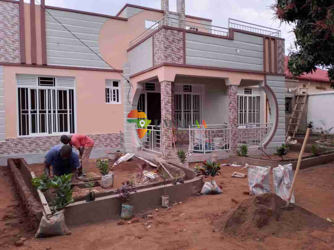 Maison à vendre à NYABUGETE 3, Bujumbura Umoja Auctions and Ads