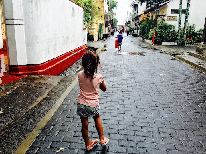 How to Bravely Poop in Public While on Vacation