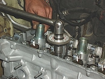 Hyundai Accent 1.6L Engine: Cylinder Head Gasket Service