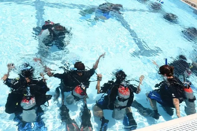 Do Empty Scuba Tanks Float? Science Behind Buoyancy