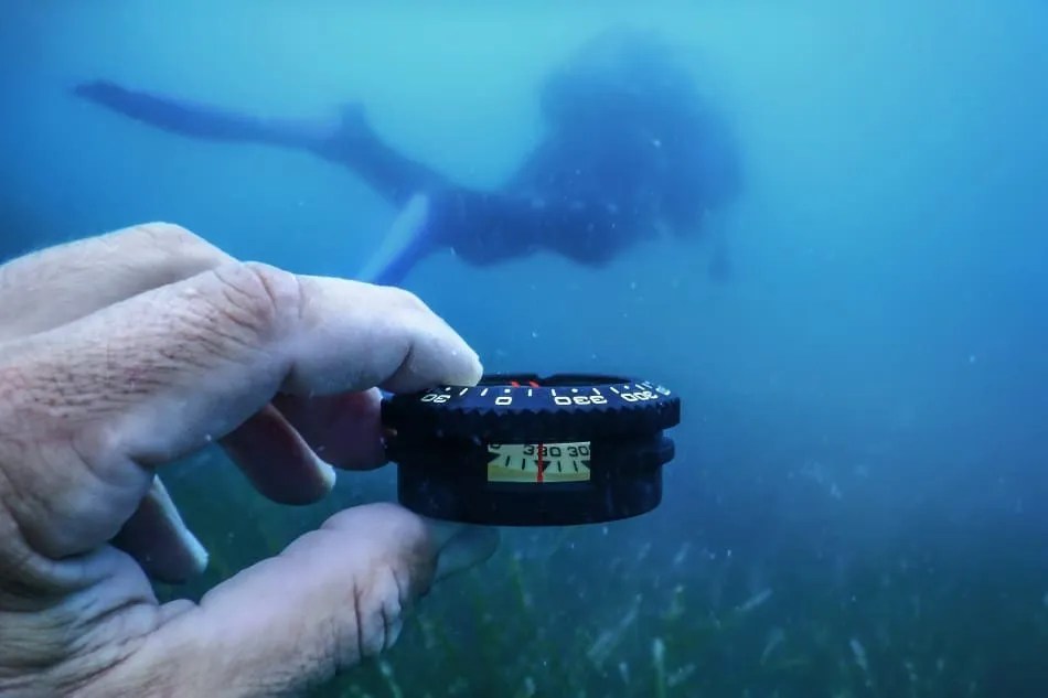 How to Navigate with a Dive Compass Underwater Mag