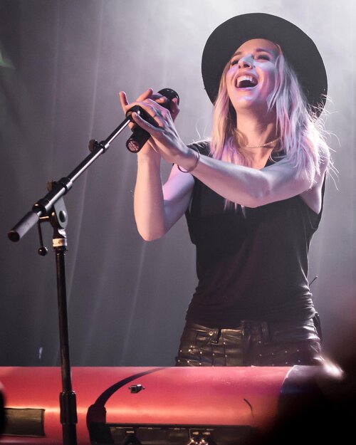 On Stage ZZ Ward takes control of her career The Unionville Times