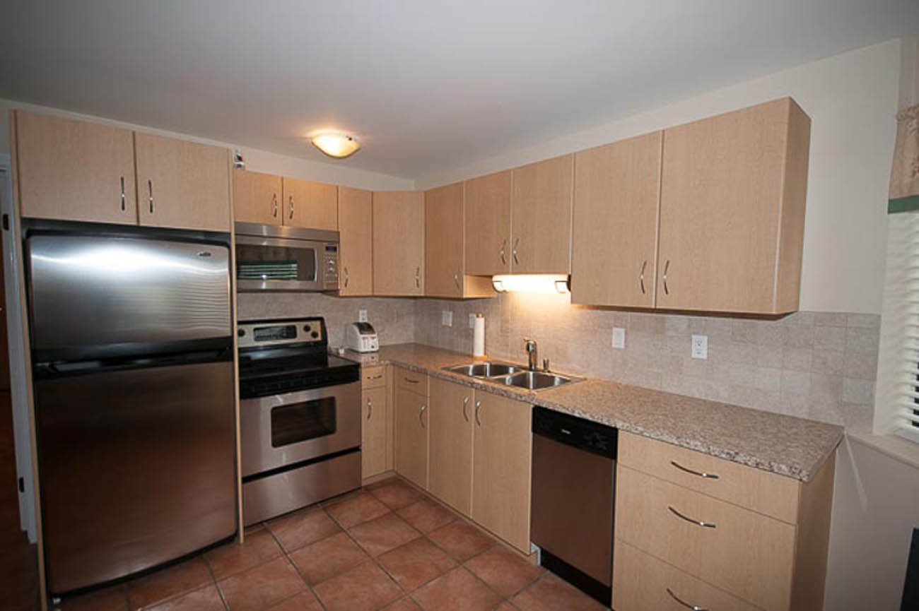 Upper Lonsdale 1 bedroom suite for rent in North Vancouver unfurnished