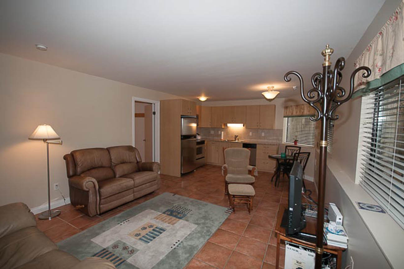 Upper Lonsdale 1 bedroom suite for rent in North Vancouver unfurnished