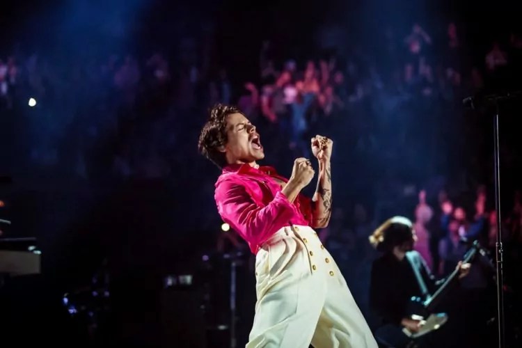 15 iconic moments from Harry Styles' first solo tour - United By Pop