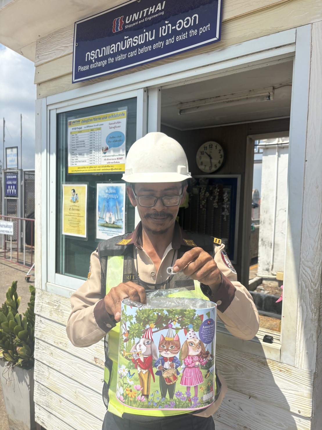 The project aims to collect donations of old staples and pull tabs from