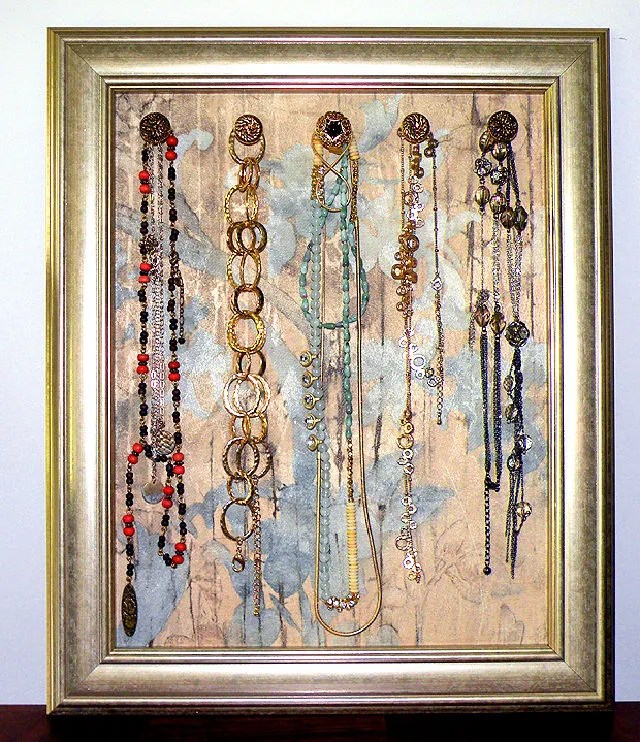 26 DIY Necklace Holder Ideas