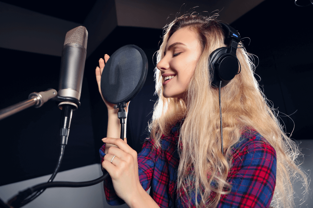 Why Do Musicians Wear Headphones ? Let's Find Out