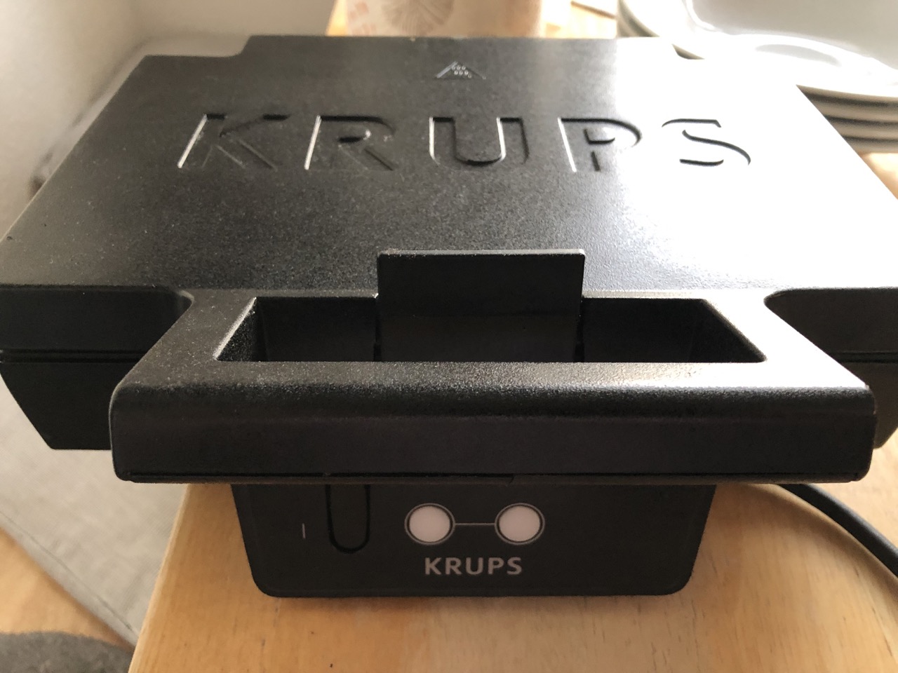 Sandwich toaster Krups FDK451 how to dismount it to fix the holding
