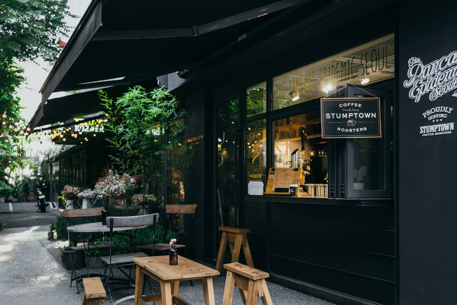 25 Unique Coffee Shop Ideas, Themes & Concepts (2024) UpMenu