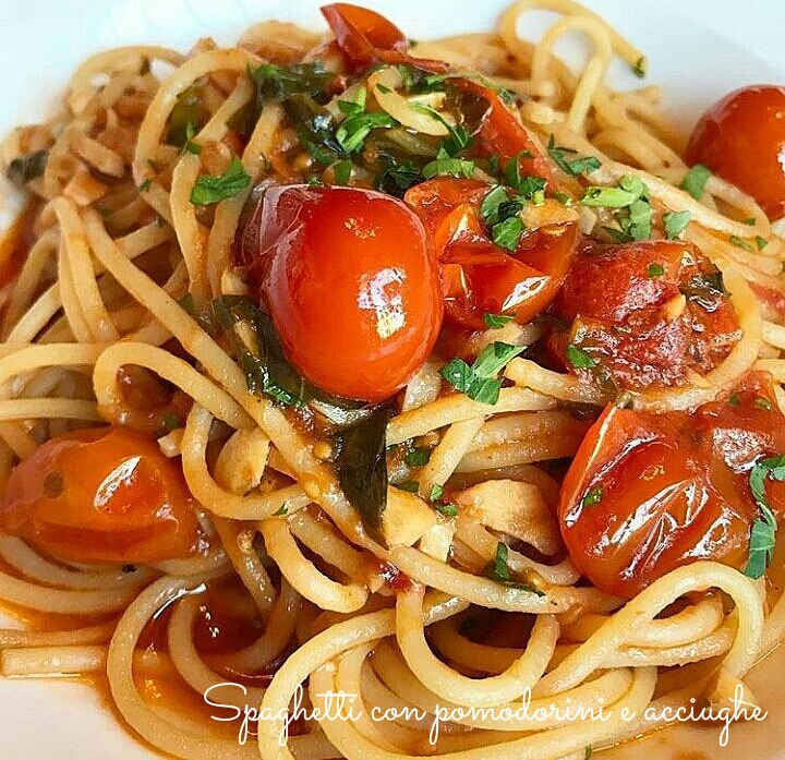 Spaghetti Acciughe E Capperi E Pomodorini
