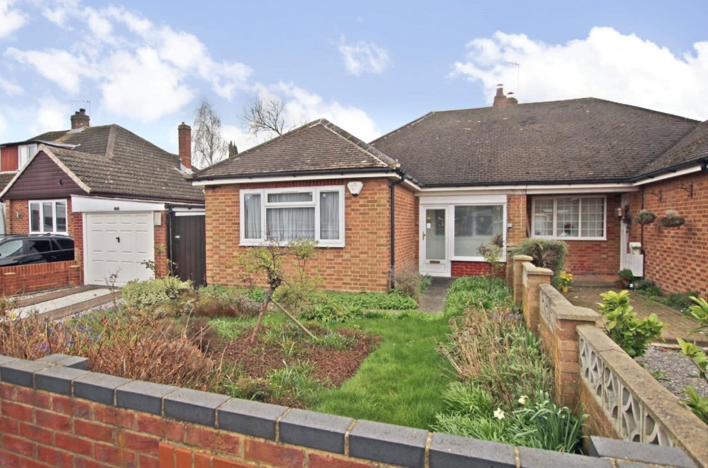 Newton Longville, Buckinghamshire, 3 bedroom, Semi Detached Bungalow