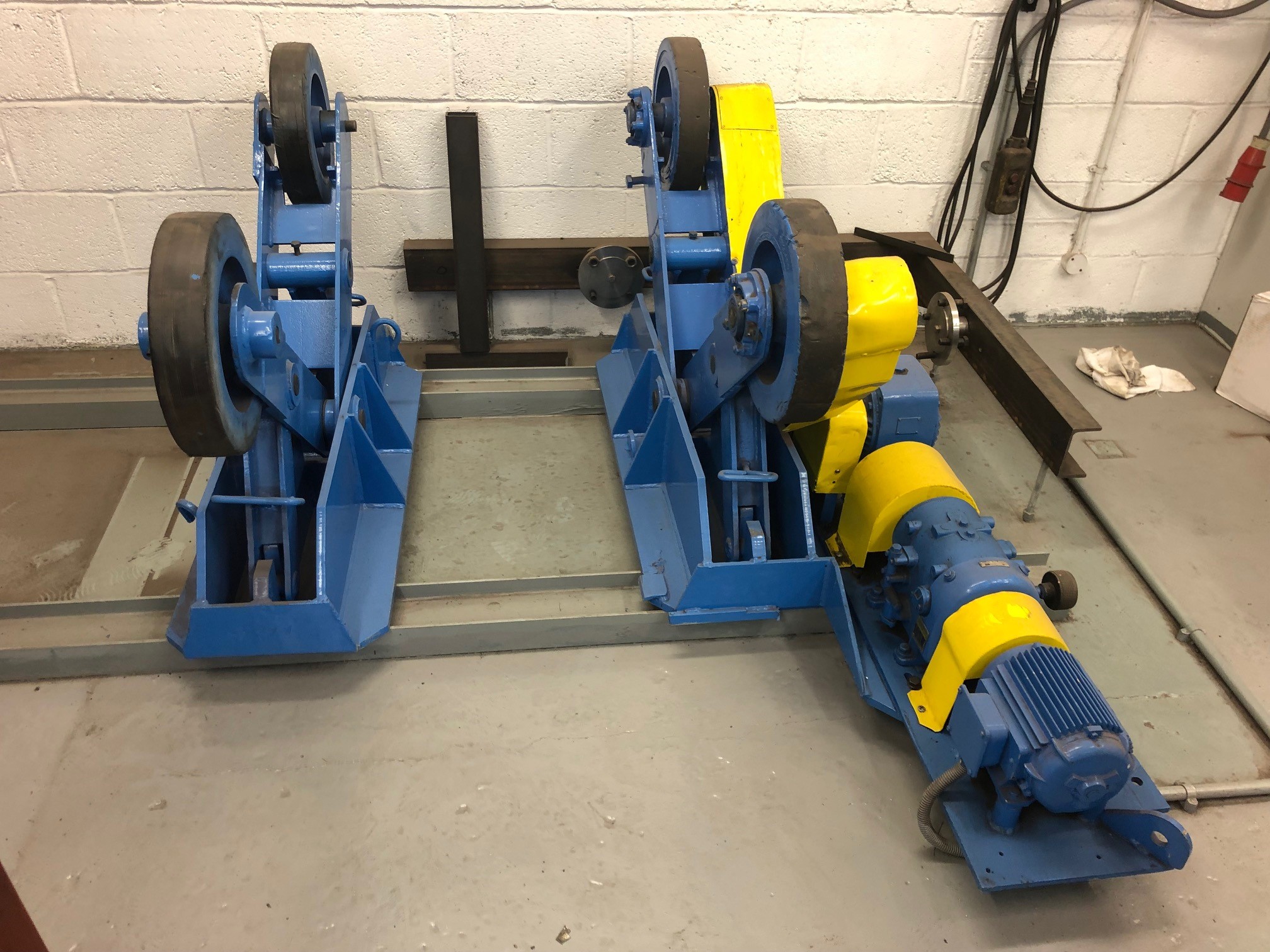 SOLD / Welding Pipe Rotators Chiviott Used Machine Tools