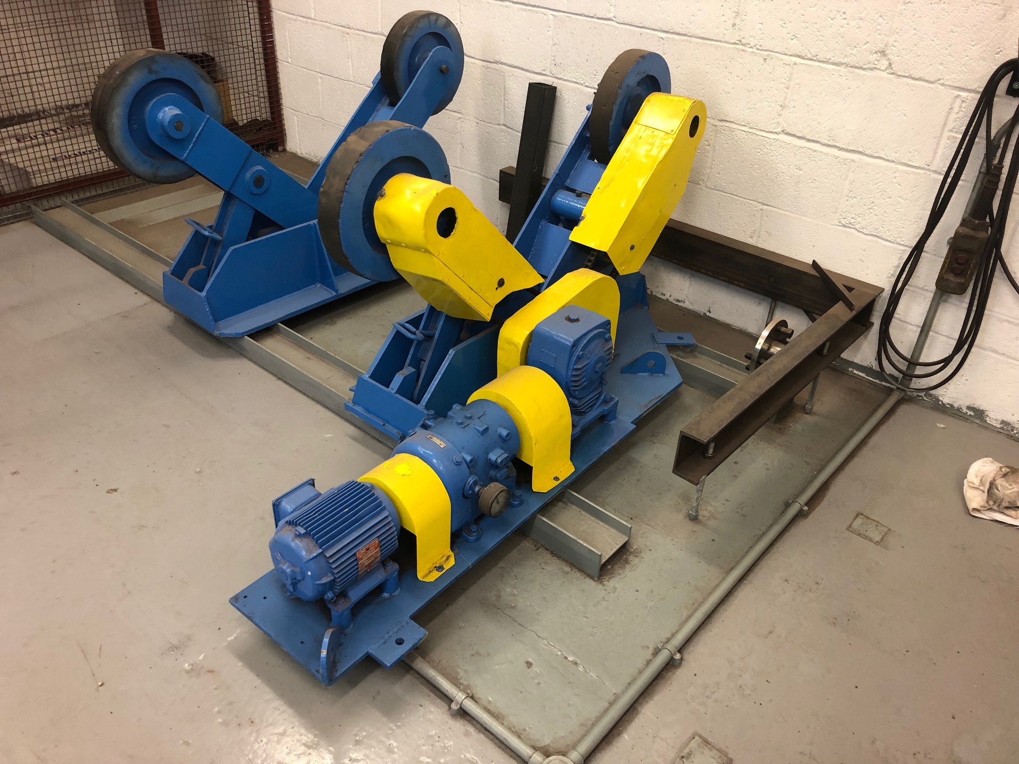 SOLD / Welding Pipe Rotators Chiviott Used Machine Tools