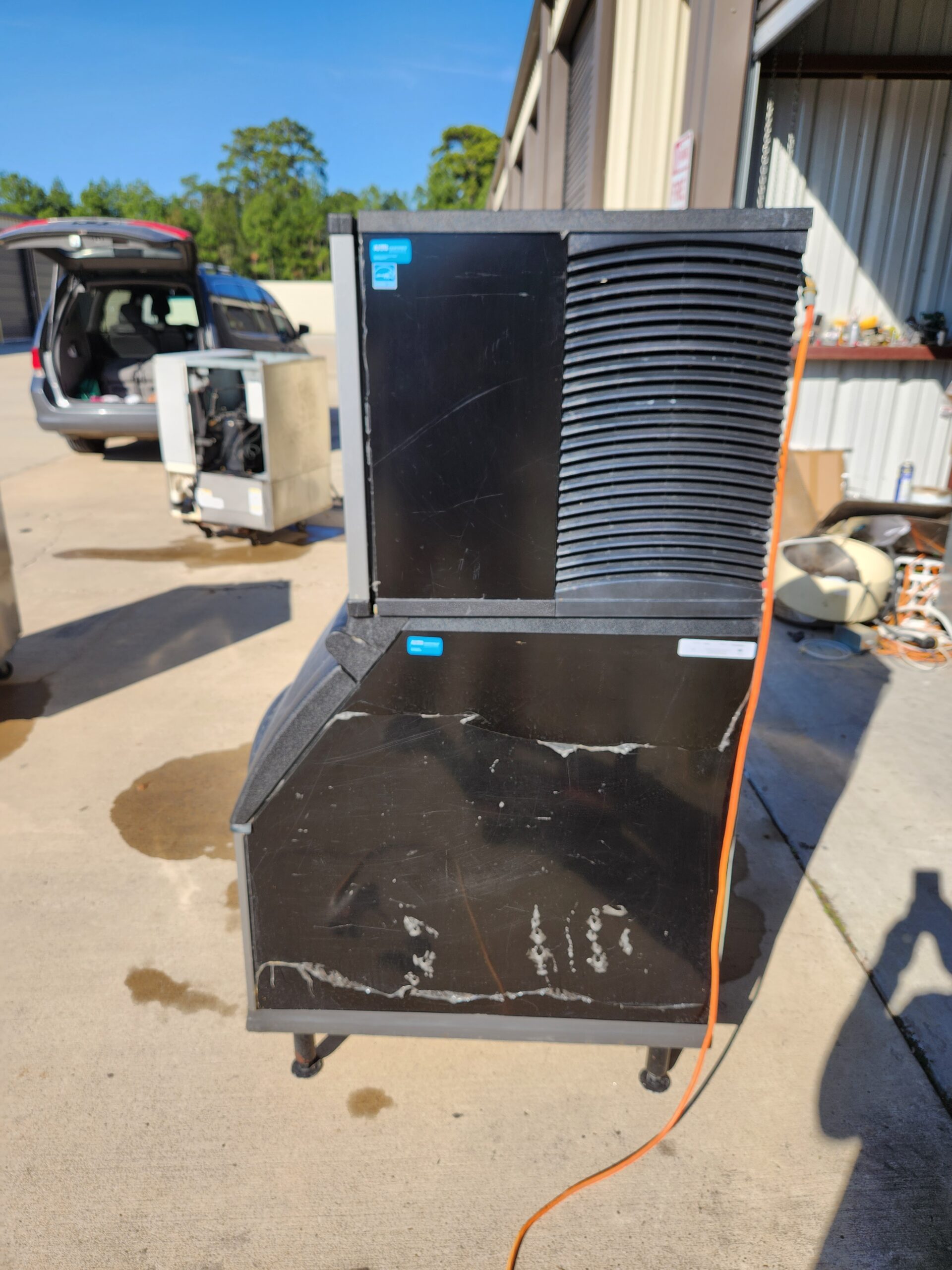 KOOLAIRE 400 LBS ICE MACHINE WITH BIN BARELY USED Used Equipment