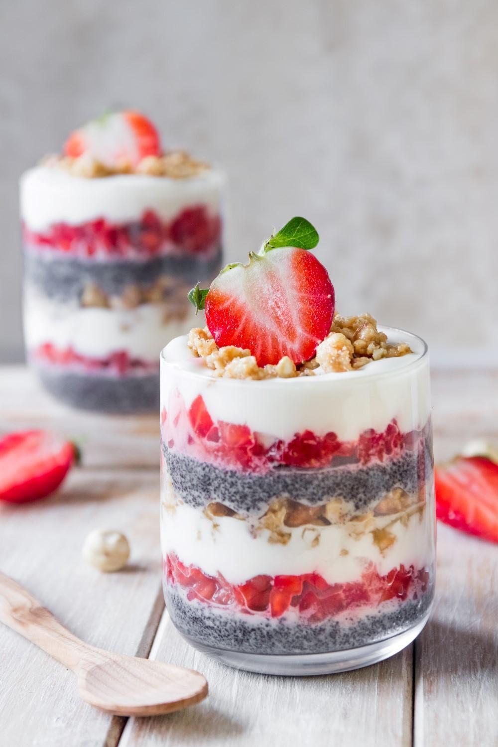 Spring Strawberry Layer Cake in a Glass Use Your Noodles