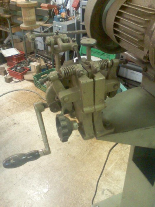 Affûtage et avoyage d�une lame de scie à ruban