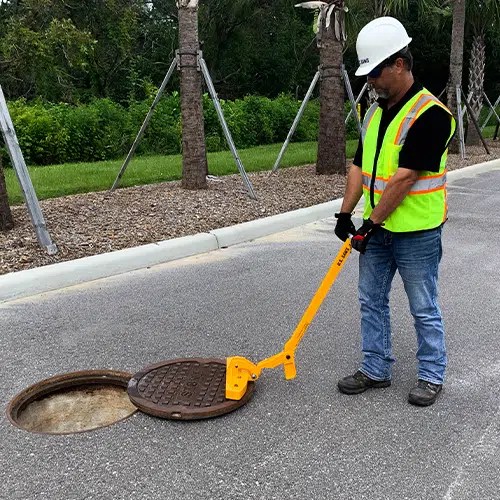 How to Lift a Manhole Cover U.S.SAWS