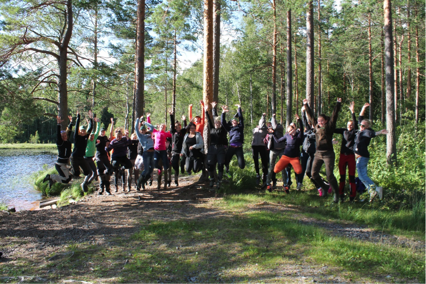 Skogskurs för tjejer i Skinnskatteberg Utsidan