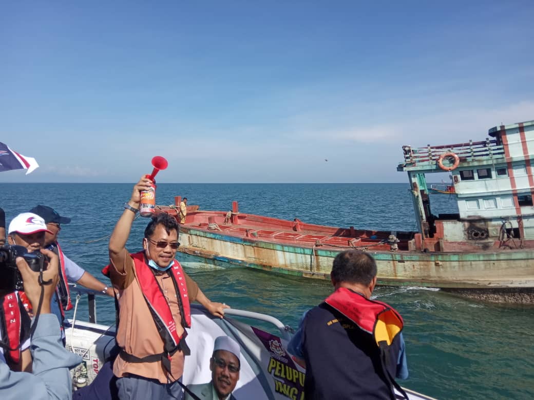 3 bot dijadikan tukun tiruan di perairan Kuala Besar