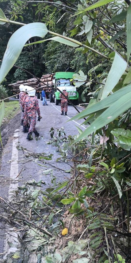 Laluan Jalan Gombak lama terjejas tanah runtuh Utusan