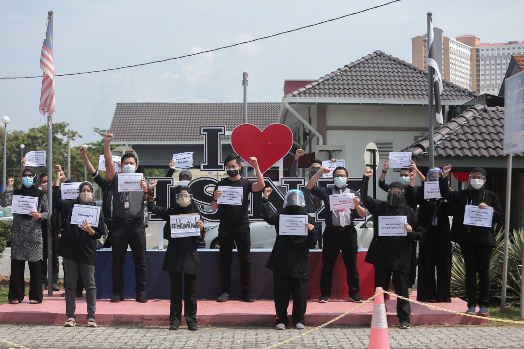 20 doktor kontrak HSNZ sertai protes Utusan Digital