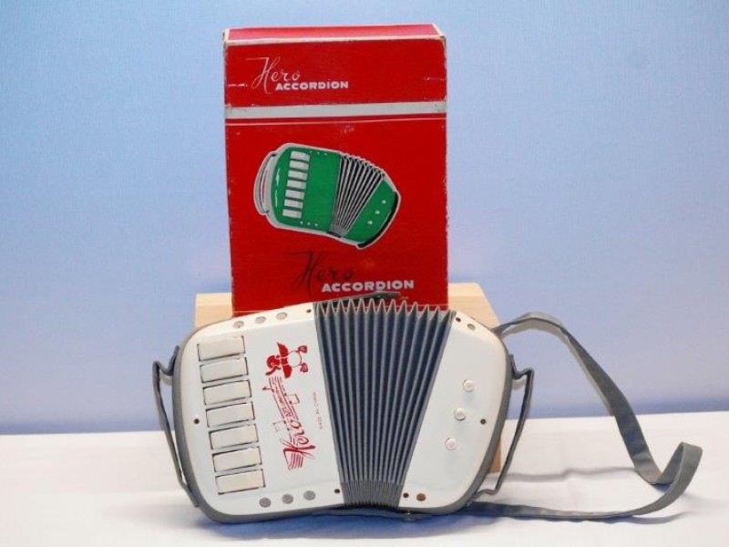 "Hero Accordion UC 099" Kringwinkel