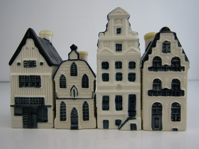KLM's Delfts blauwe huisjes (4stuks), nrs. 6, 7, 18, 69 De Kringwinkel