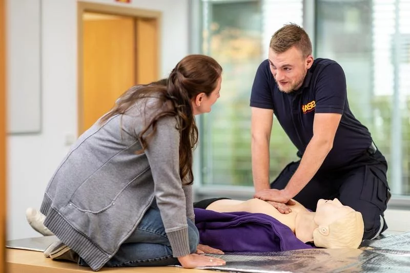 Select the first aid course for driving license online V Maga