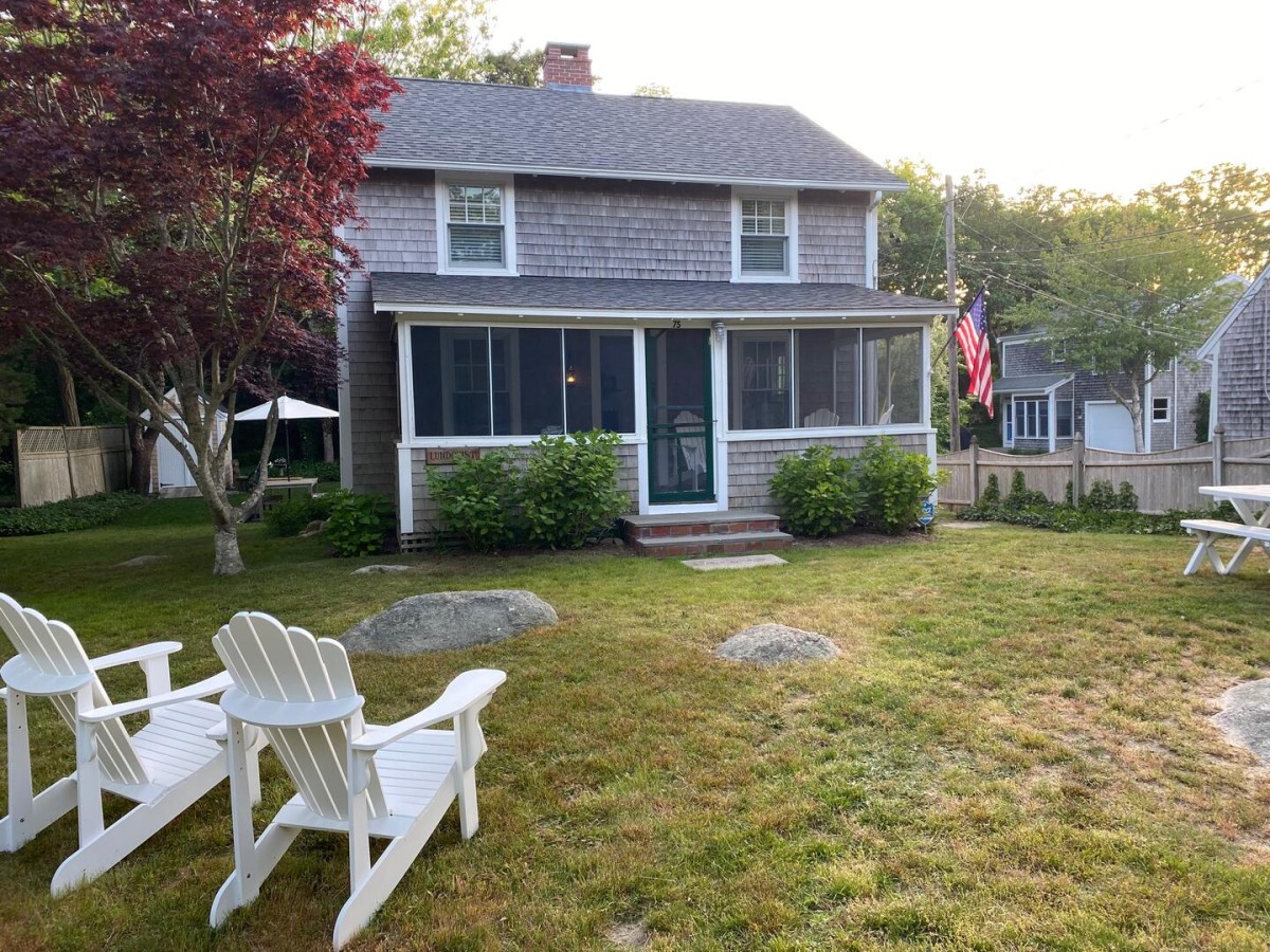 BLUND Robinson Rd Beachhouse Brewster, MA Vacation Cape Cod