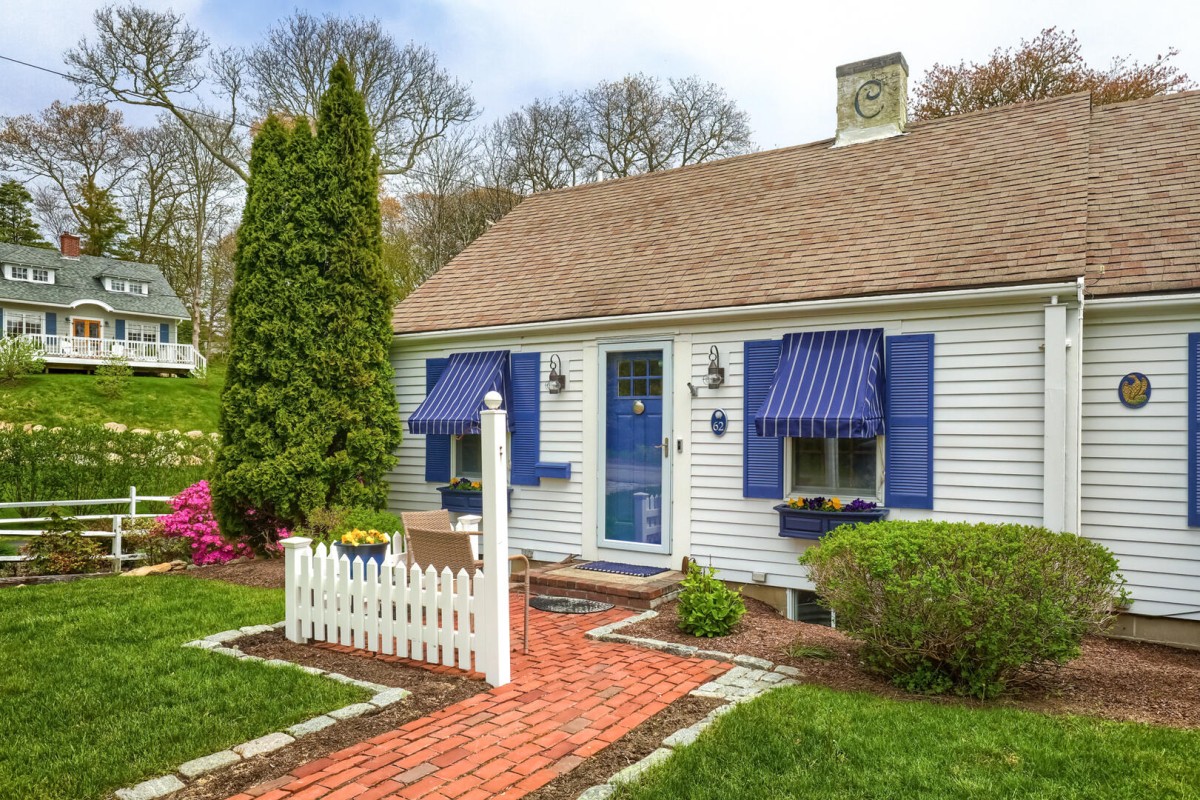 Adorable Centerville Village Home Centerville, MA Vacation Cape Cod