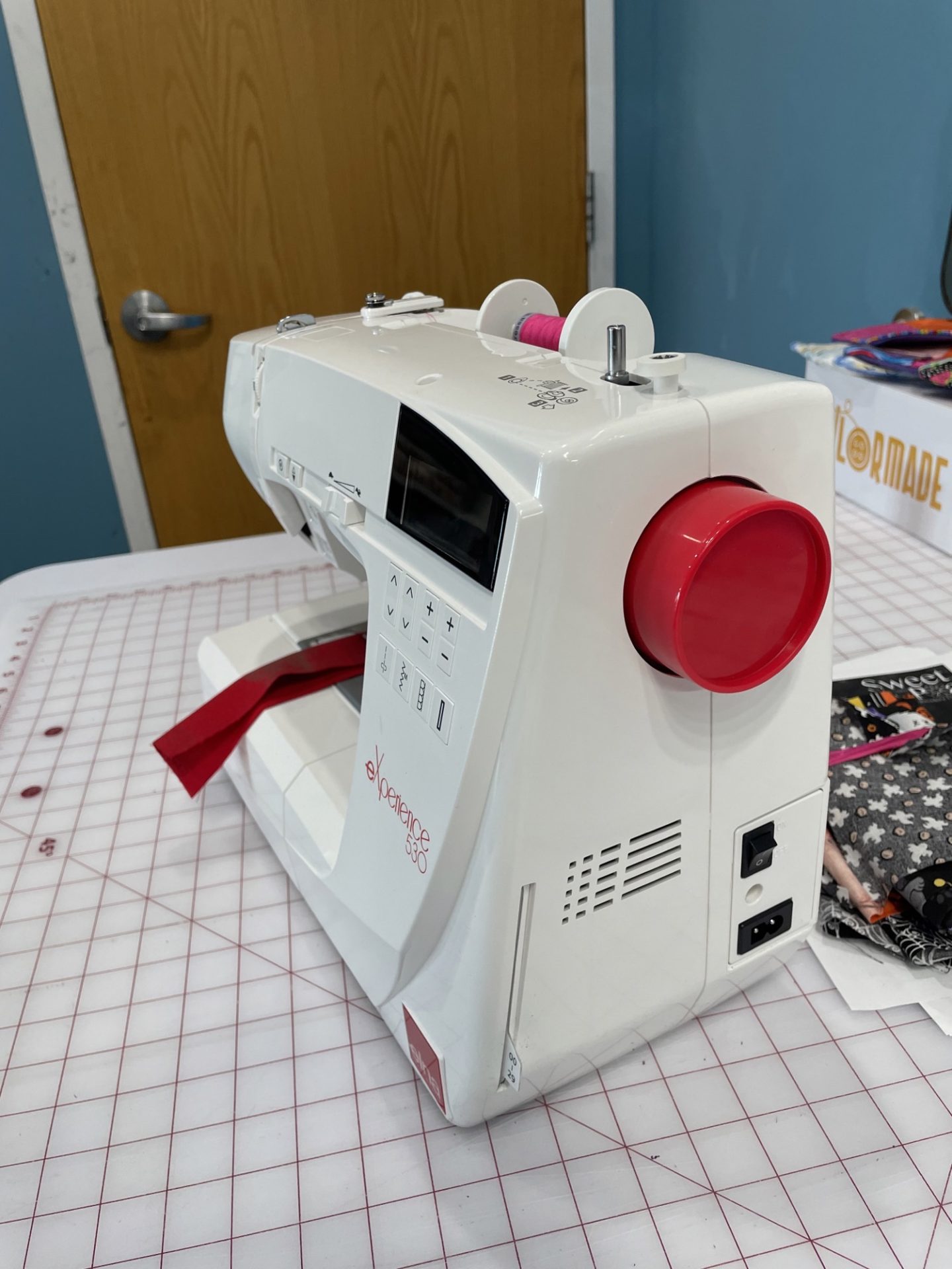 Elna eXperience 530 Computerized Sewing Machine VacuumsRUs