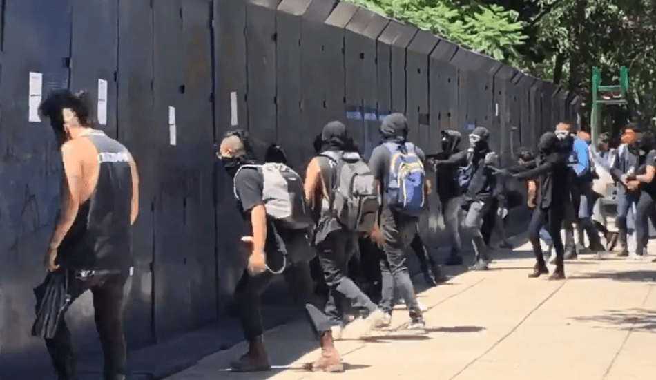 US Embassy in Mexico vandalized by protestors in Mexico City