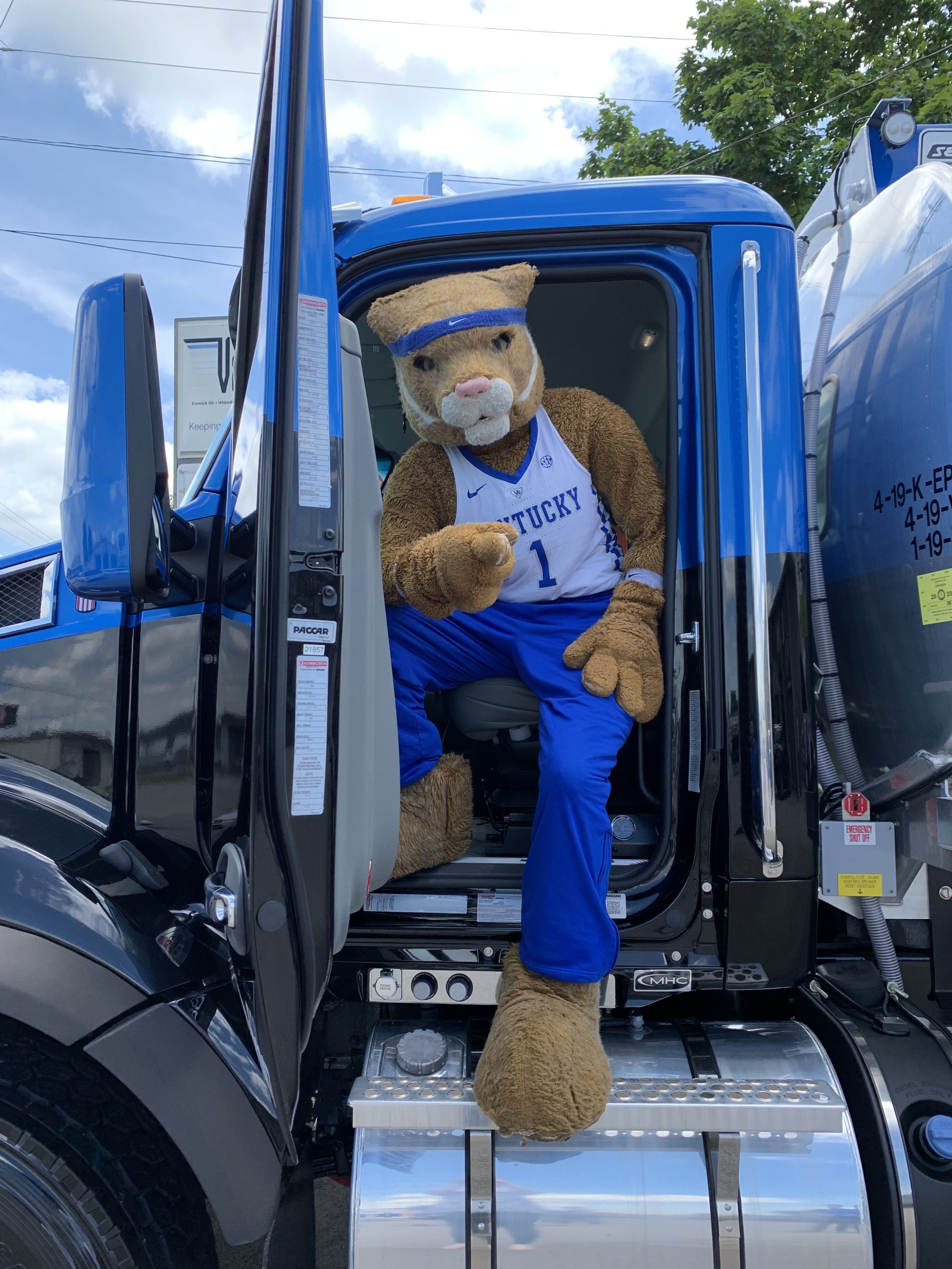 University of Kentucky Visits Valor Oil! Valor Oil Petroleum