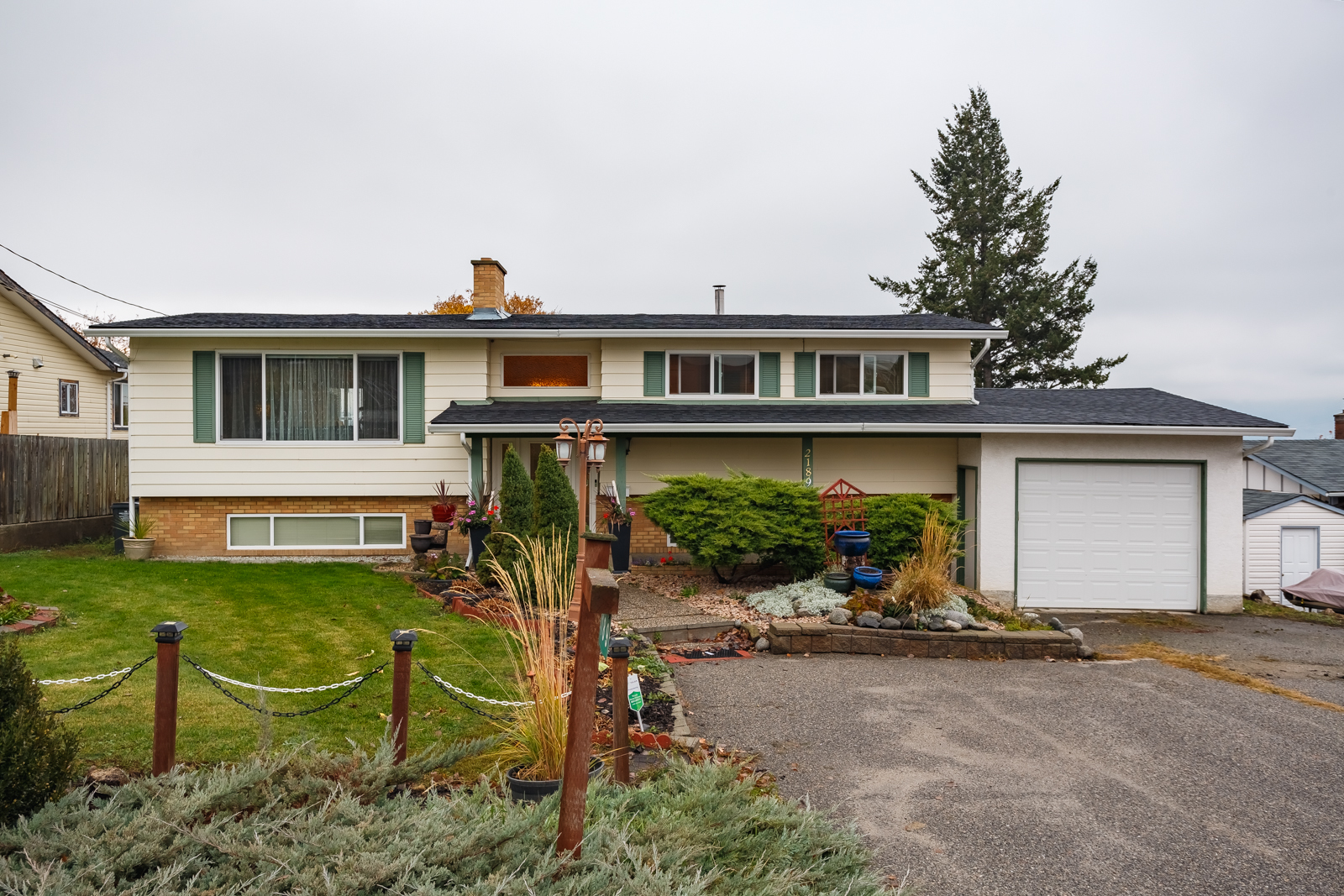 2189 Peters Rd, West Kelowna Property Listing