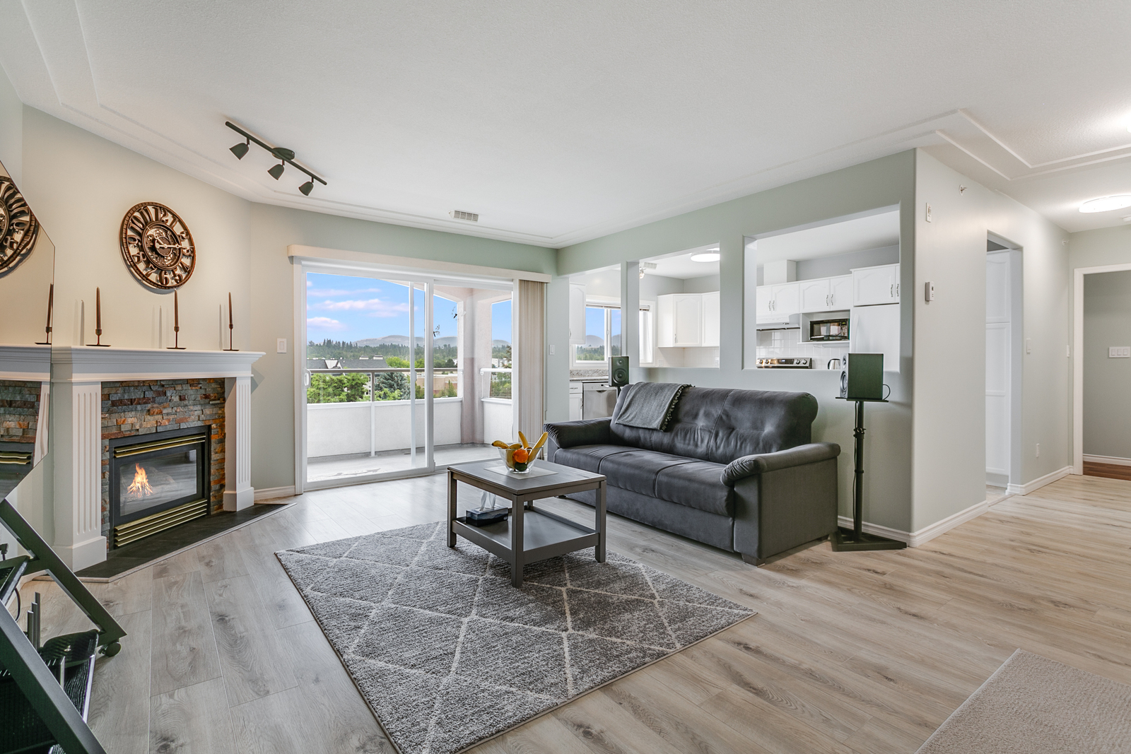 6041895 Ambrosi Road, Kelowna Property Listing