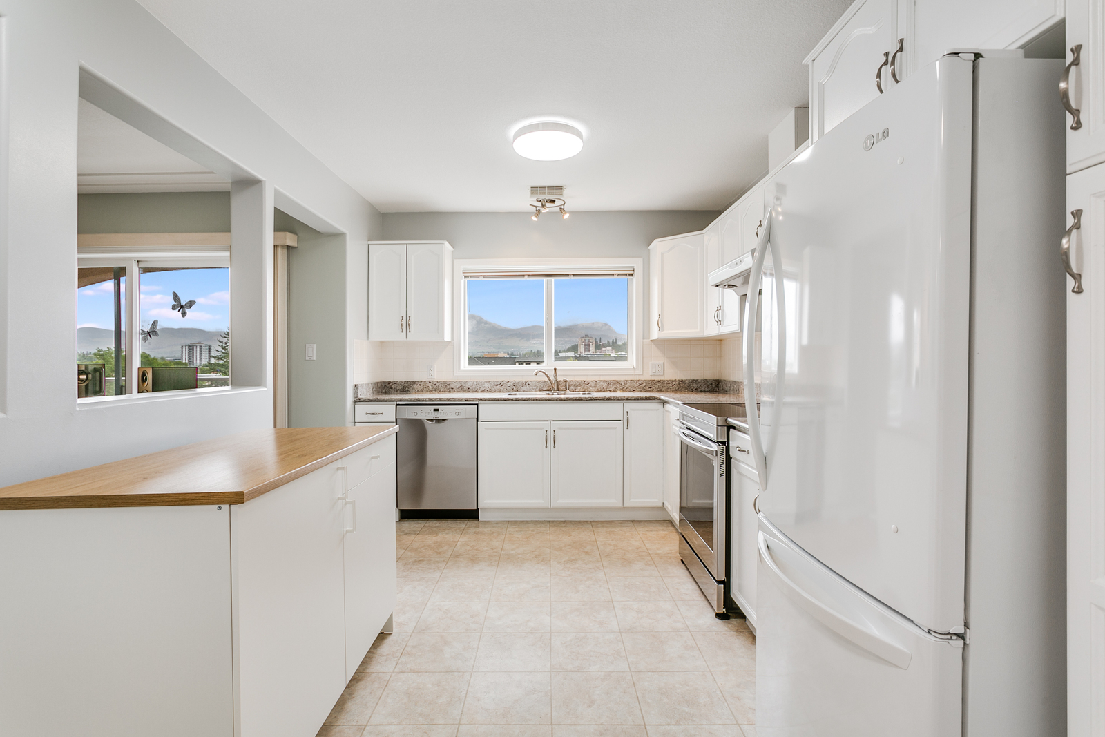 6041895 Ambrosi Road, Kelowna Property Listing