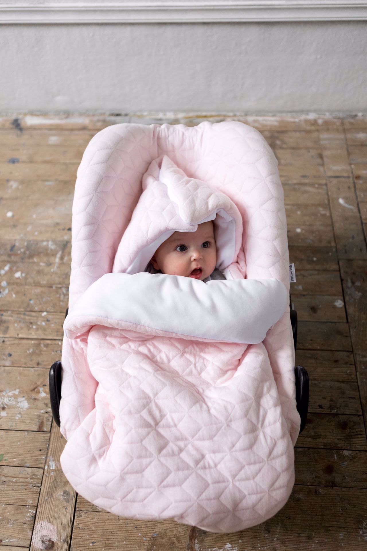 Poetree star soft pink baby carrynest Variando.nl