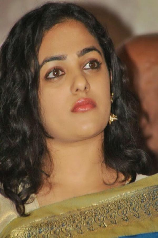Malini Sharma Hot Saree Photos Veethi