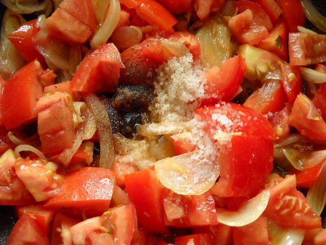 adding-salt-pepper salt and black pepper added to the tomatoes.