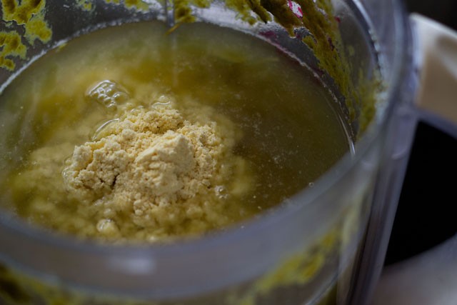 sarson-ka-saag10 Add maize flour to greens mixture in blender.